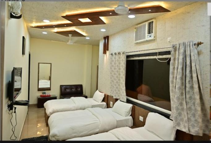 Hotel Raghuveer Inn By Bookingcare Sitapur Muafi Exterior photo