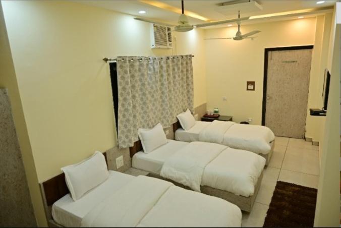 Hotel Raghuveer Inn By Bookingcare Sitapur Muafi Exterior photo