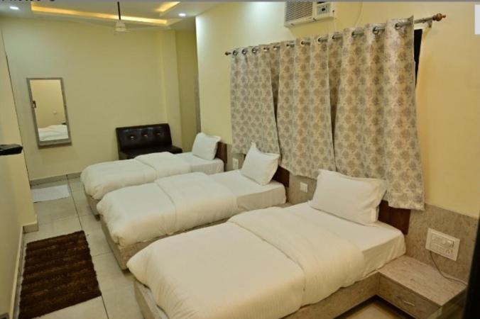 Hotel Raghuveer Inn By Bookingcare Sitapur Muafi Exterior photo