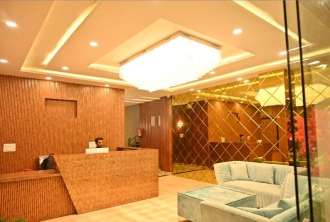Hotel Raghuveer Inn By Bookingcare Sitapur Muafi Exterior photo